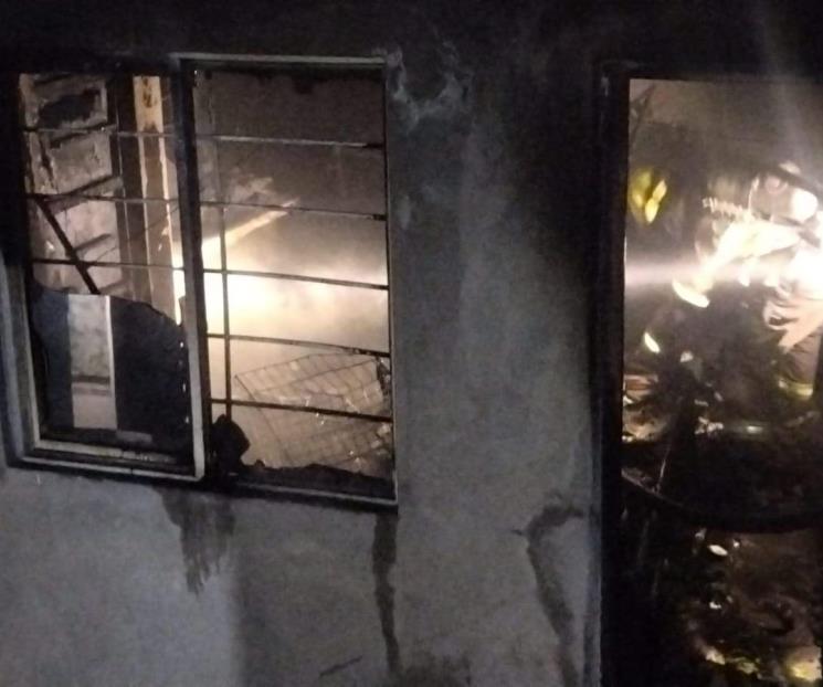Ocasiona veladora incendio en vivienda Ocasiona veladora incendio en vivienda