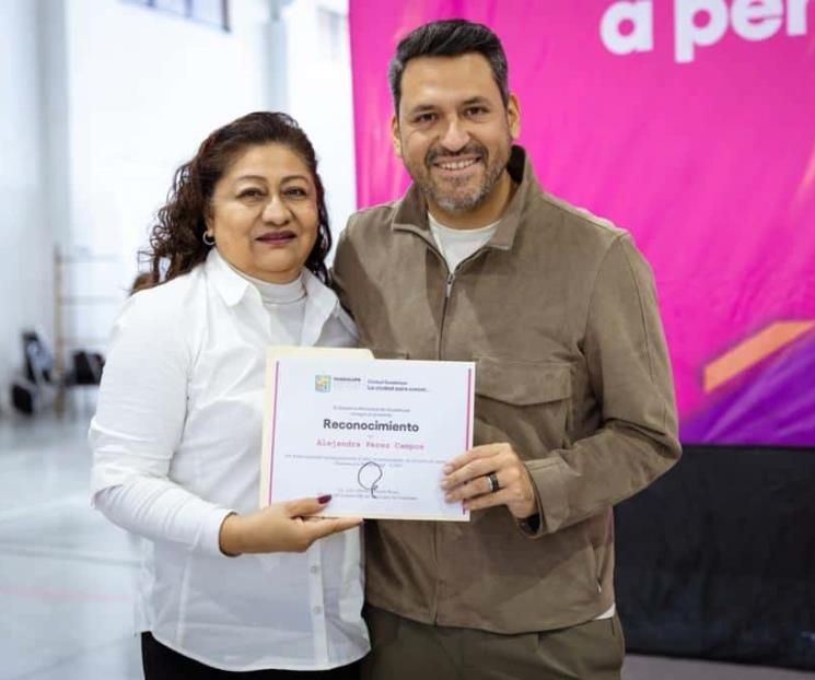 Se gradúan en Guadalupe en Talleres en Lengua de Señas Mexicanas