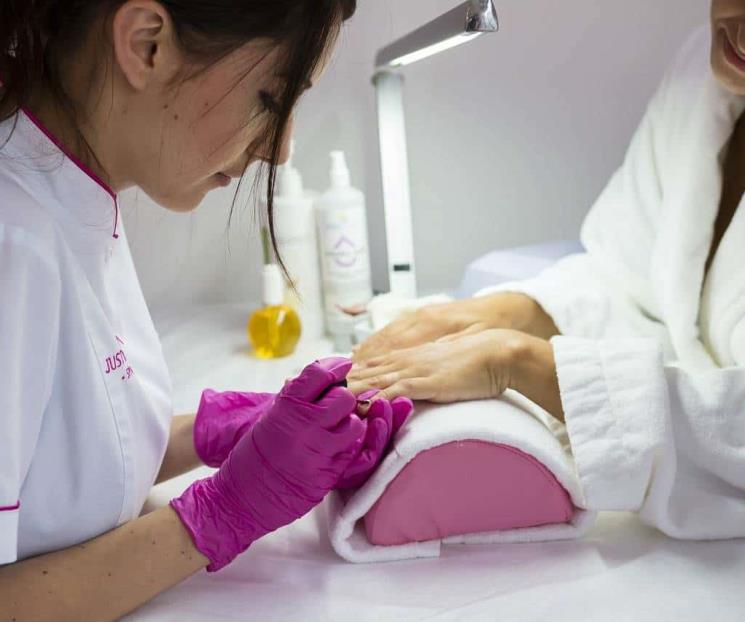 La manicura japonesa que cuida tus uñas