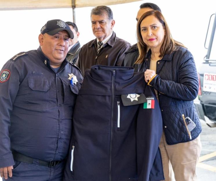 Equipan con chamarras a uniformados de Guadalupe