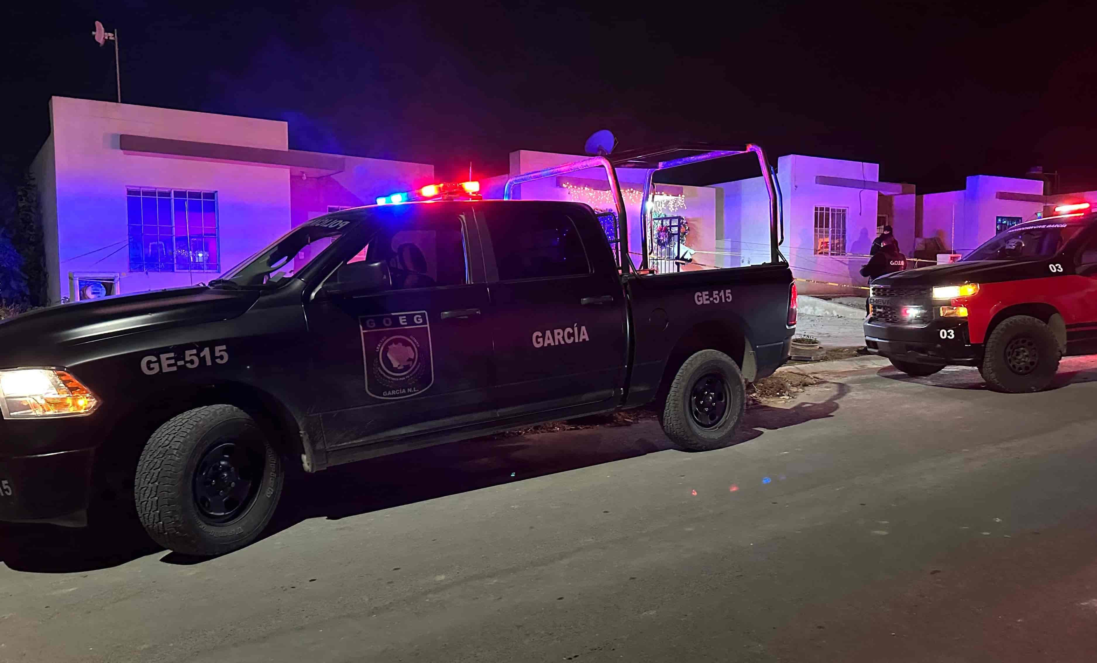 De al menos dos heridas por arma de fuego un hombre fue ejecutado en un domicilio hasta donde fue seguido por un solitario delincuente mismo que se dio a la fuga, en García.