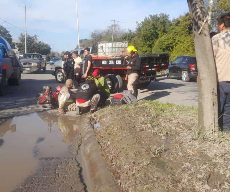 Ignora alto y se impacta contra moto