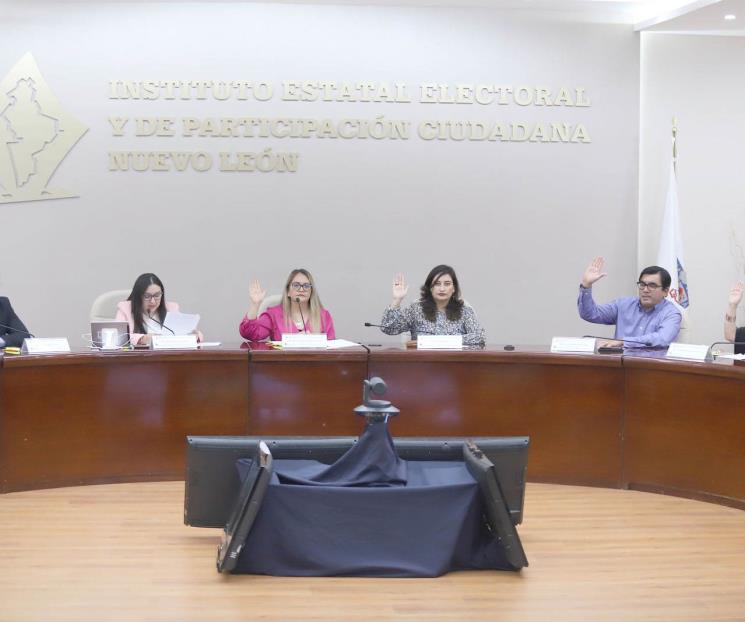 Pide gobernador calma al IEE; les asegura dinero para comicios