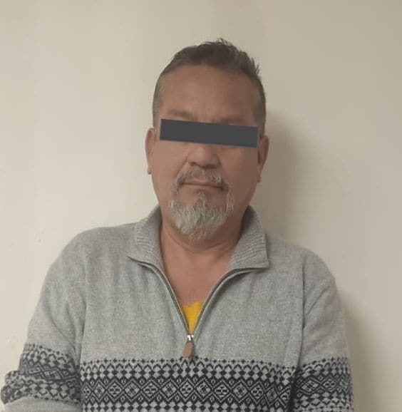 En el momento en que circulaba en un vehículo con reporte de robo, un hombre fue detenido por elementos de la Agencia Estatal de Investigaciones, en la zona de Valle Oriente, ayer en el municipio de San Pedro Garza García.