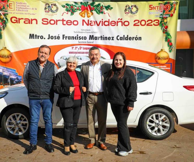 Otorgan premios del sorteo navideño de la Sección 21