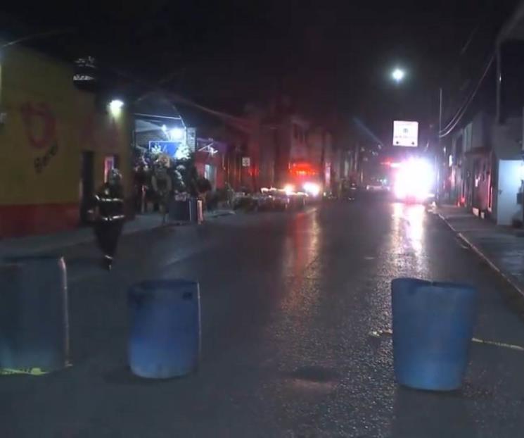 Se intoxica bombero en fuga de químicos