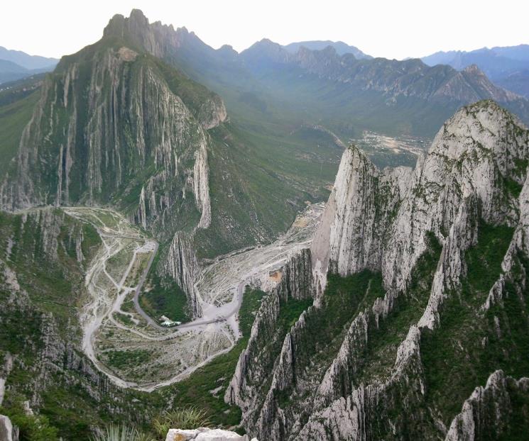 Aventureros cruzan La Huasteca de pico a pico