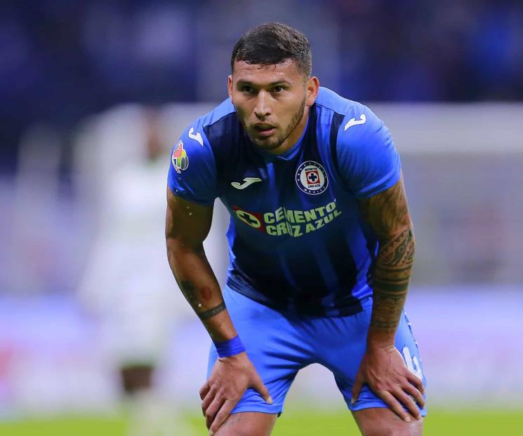 Echa Cruz Azul a Juan Escobar