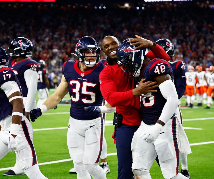 Houston vence a Cleveland y se meten a la ronda divisional
