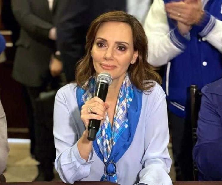 Registra Lily Téllez candidatura al Senado