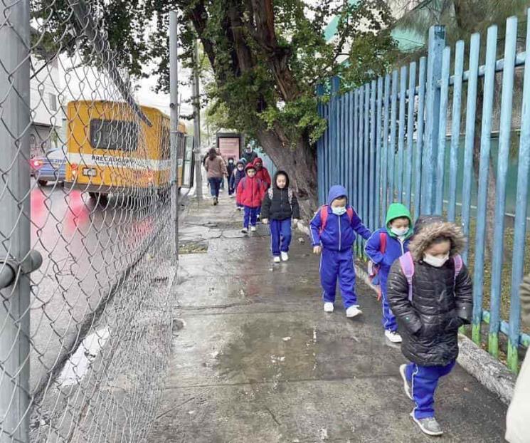 Deciden hoy si suspenden clases por onda gélida