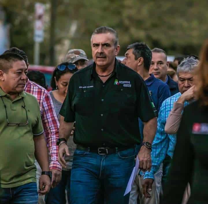 Trabaja Apodaca en rehabilitación de avenidas tapando baches