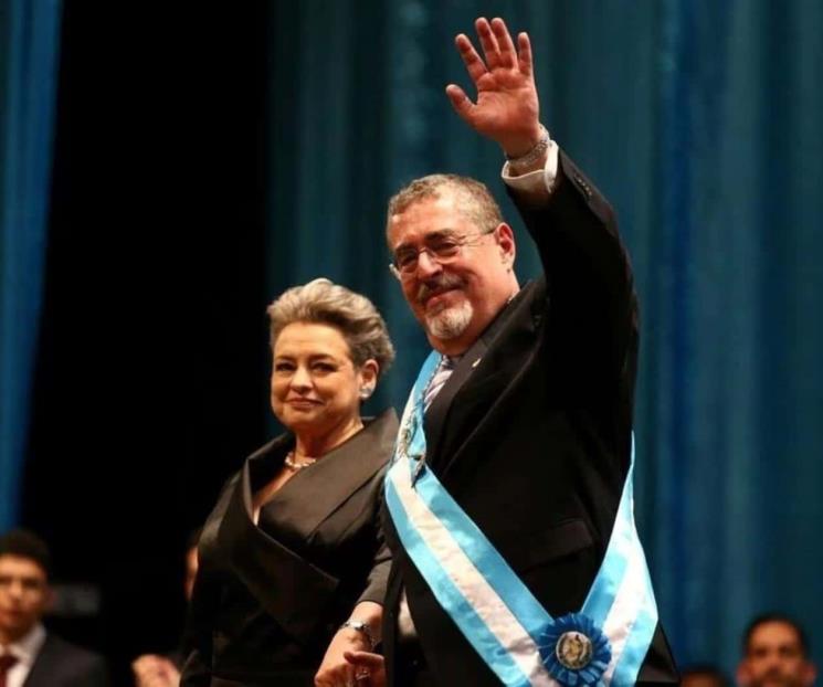 Asume Bernardo Arévalo presidencia de Guatemala