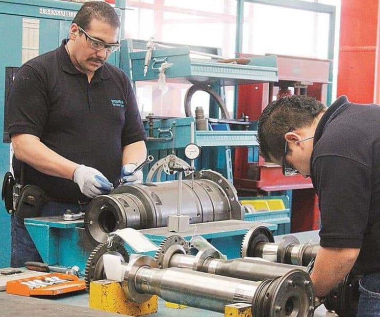 Empleo manufacturero liga tres meses a la baja: Inegi