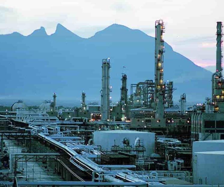 Exige Héctor Castillo reubicación de refinería