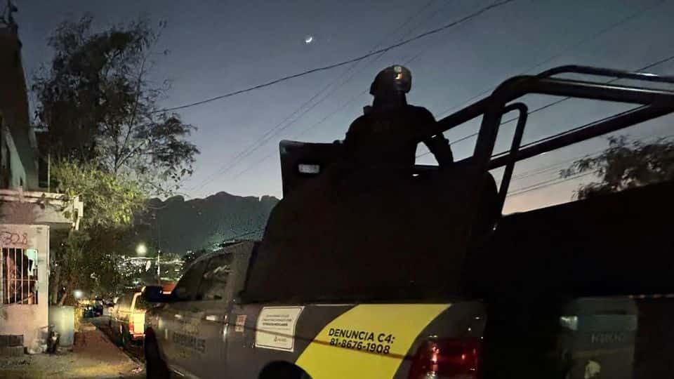 Con al menos una herida de bala en la pierna izquierda, resultó un hombre tras ser baleado ayer en calles de la Colonia Privadas de Santa Catarina, municipio de San Catarina.
