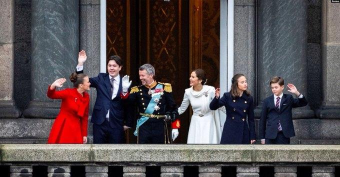 Se reúne el rey Federico con el parlamento