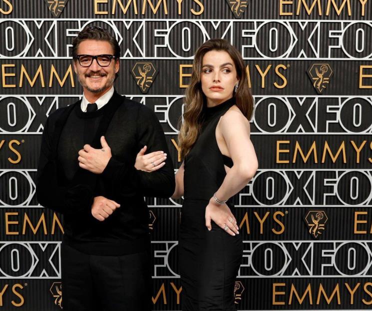Las estrellas que desfilaron por la alfombra plateada de los Emmys