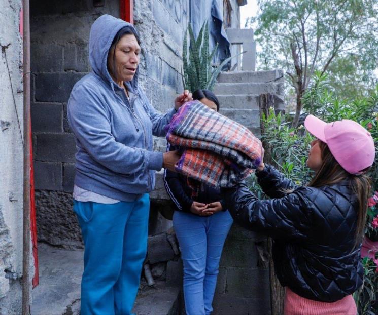 Reparte Monterrey apoyos por onda gélida