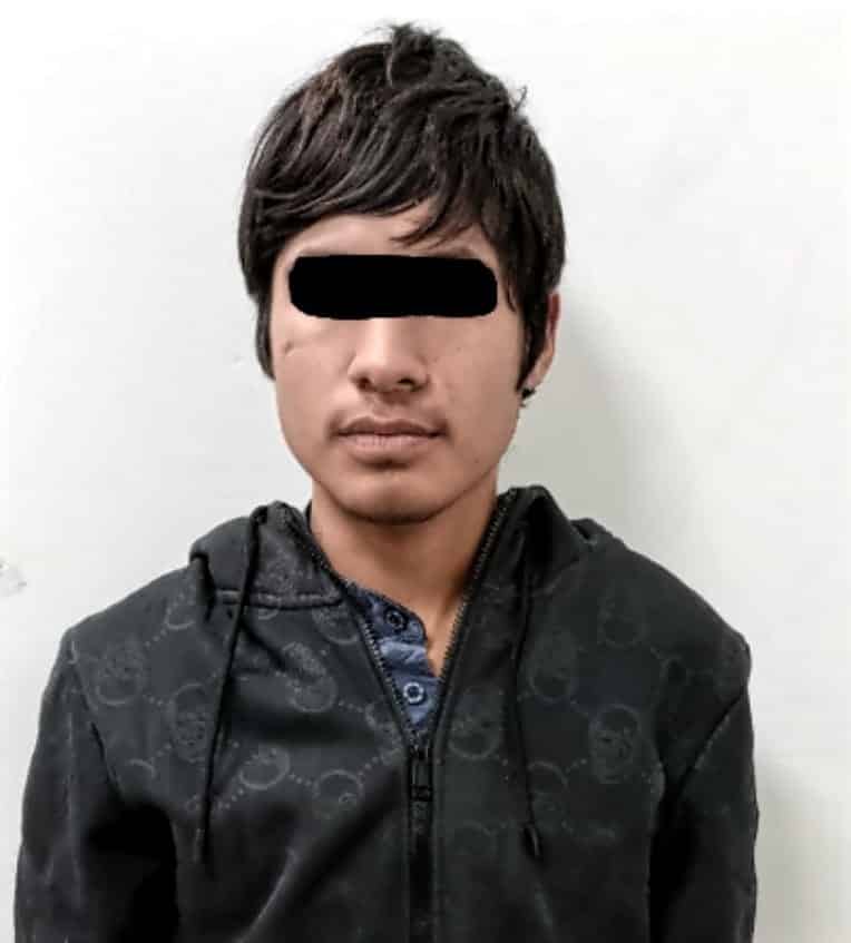 Elementos de la Policía de Proximidad de Escobedo (Proxpol), lograron la captura de un joven que presuntamente pertenece al crimen organizado y a quien le aseguraron envoltorios con sustancia nociva para la salud y una pistola de postas, en la Colonia Pedregal del Topo Chico, en el municipio de Escobedo.