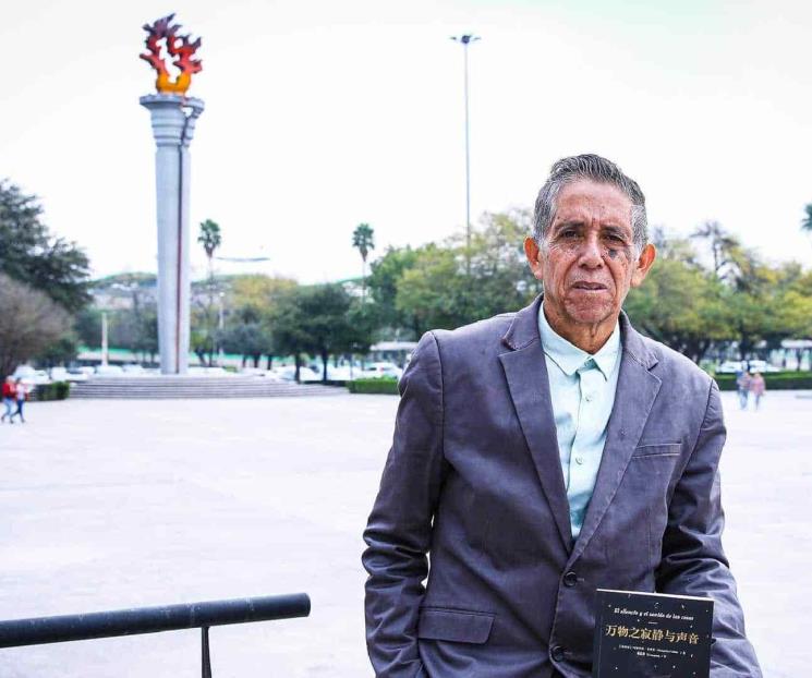 Presenta versión en chino de su poemario en festival de Shanghái