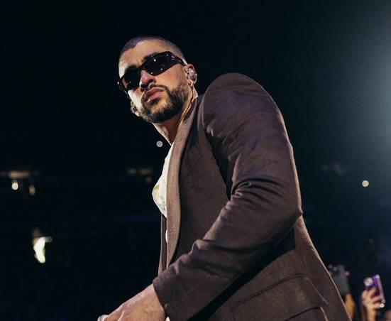 Desaparece Bad Bunny  de redes y desata rumores