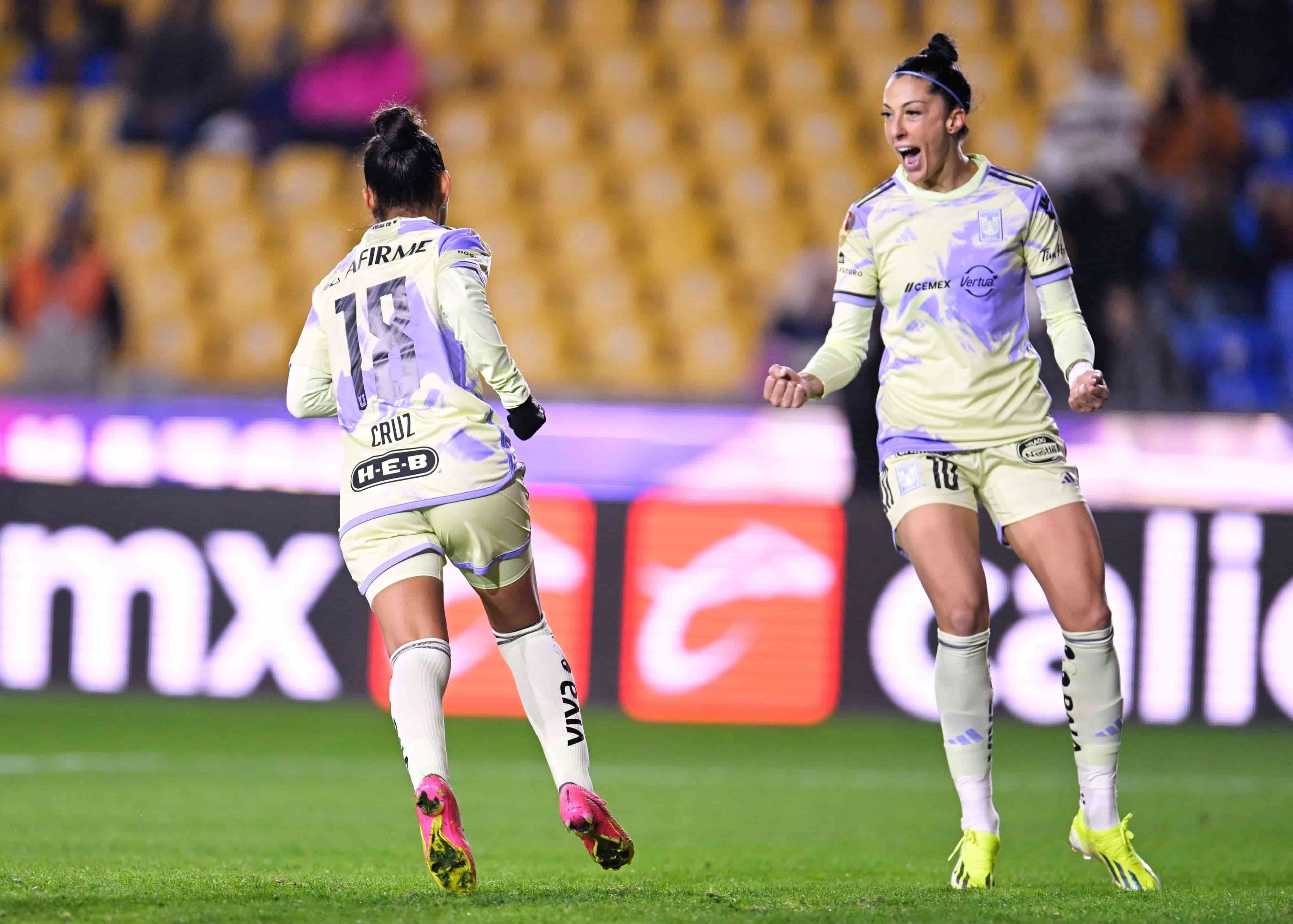 Belén Cruz anota.