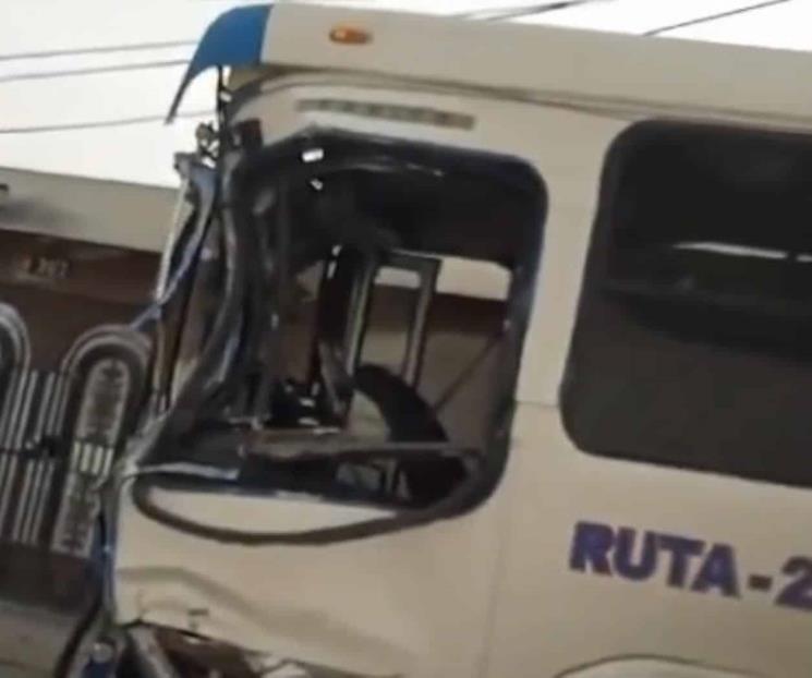 Choca ruta 222 contra casa en Apodaca