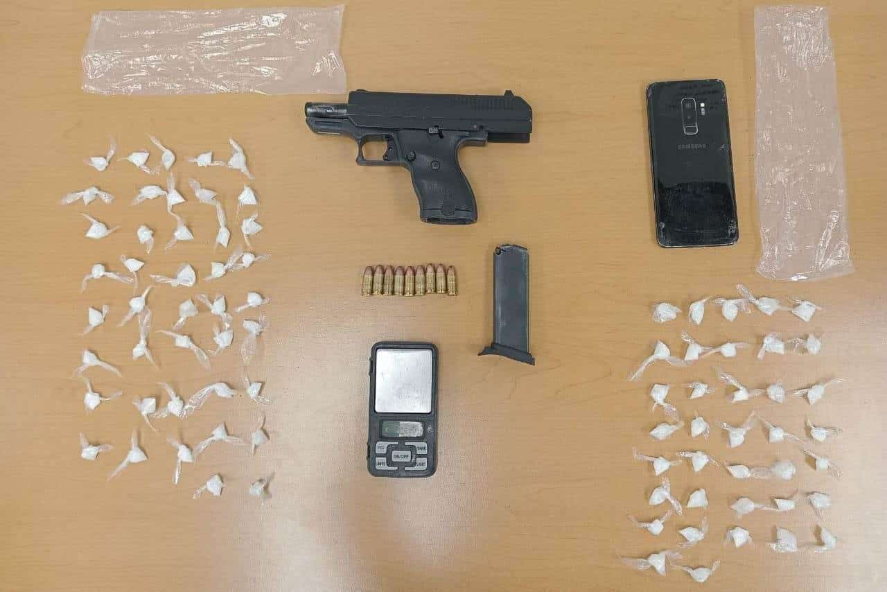 Un hombre que ya era buscado por las autoridades por los delitos de feminicidio y homicidio, fue detenido por elementos que conforman el grupo de Coordinación para la Seguridad de Nuevo León, ayer en la Colonia Alfonso Reyes.