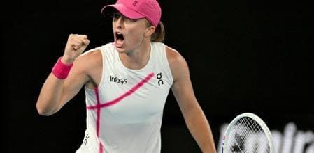 Sufre Swiatek para avanzar en Australia Sufre Swiatek para avanzar en Australia