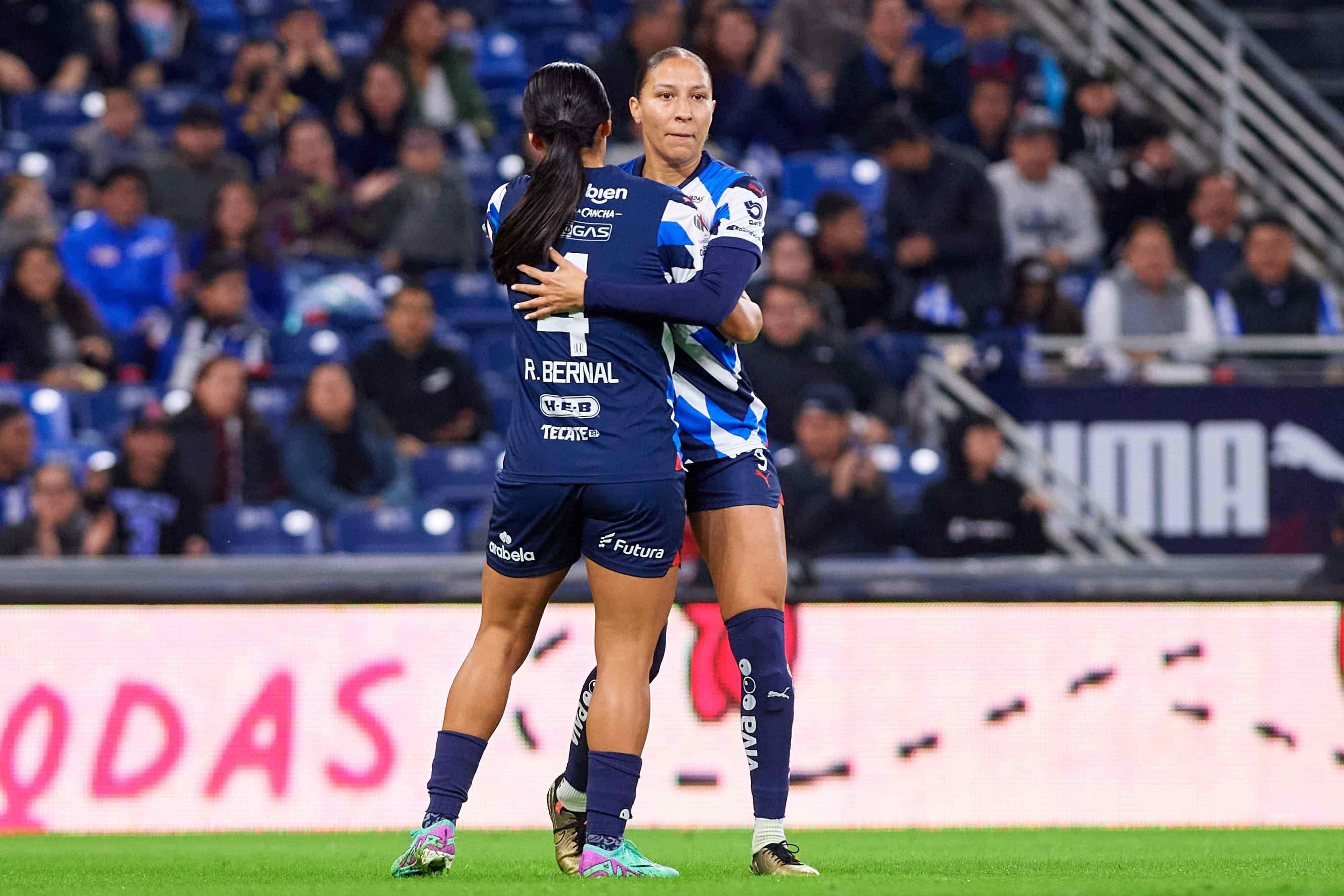 Myra delgadillo hace el 2-0.