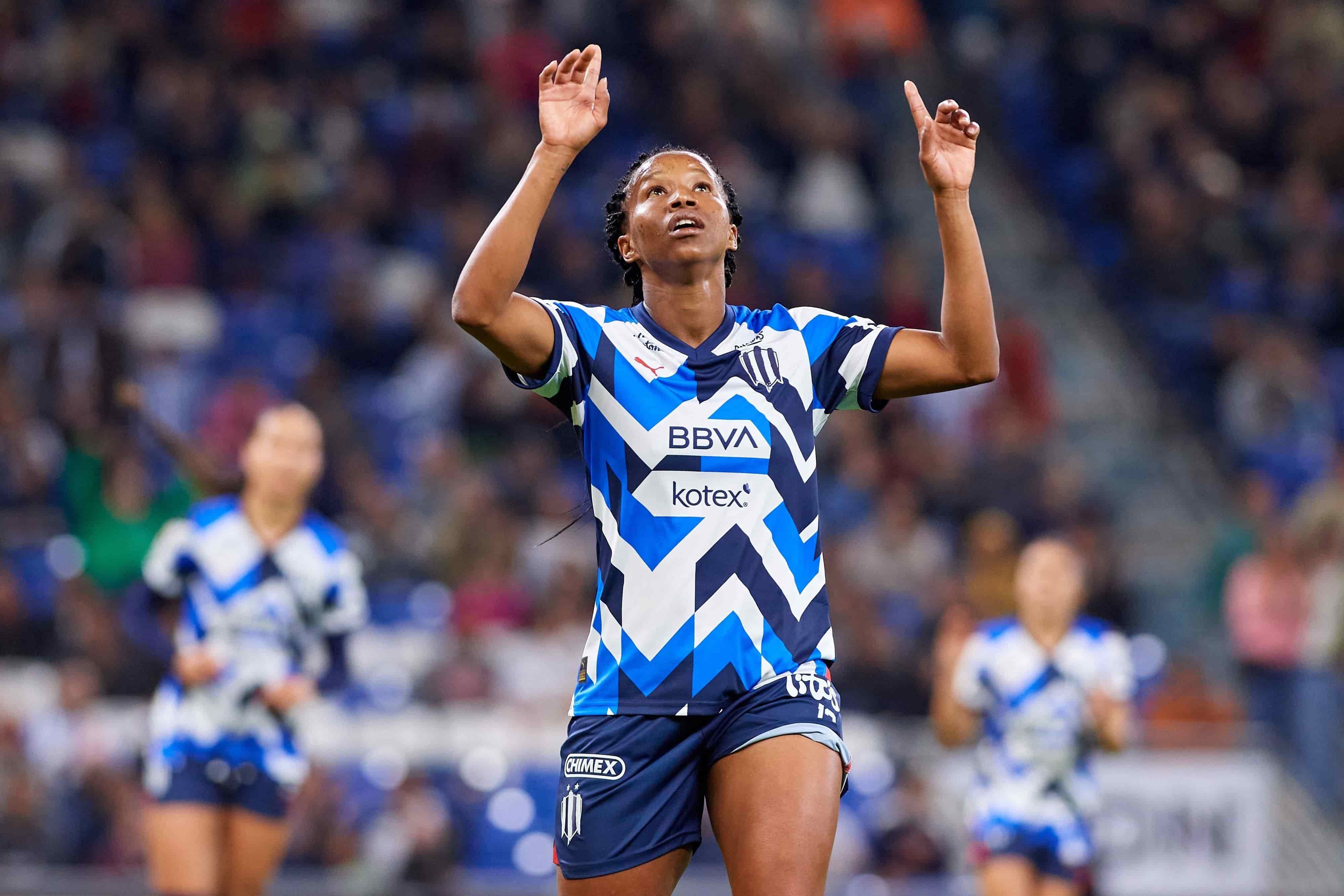 Jermaine Seoposenwe hace el 4-0.