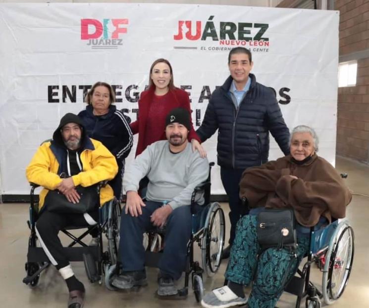 Entrega Paco Treviño sillas de ruedas