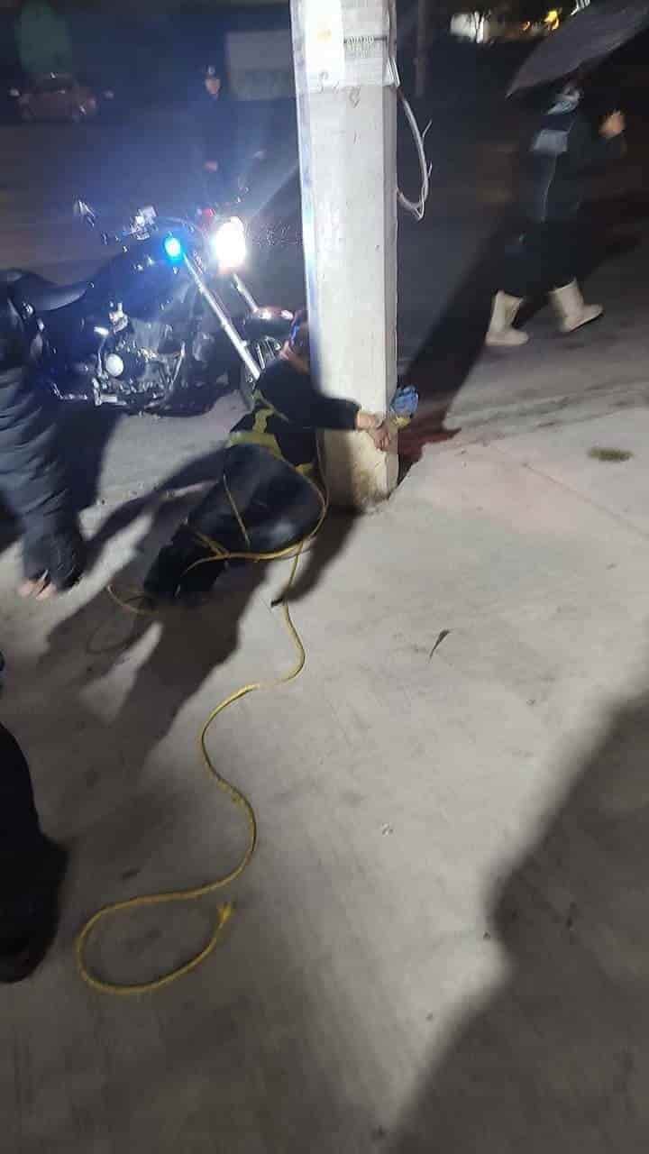 Vecinos de la Colonia Santa Mónica ubicada en el municipio de Juárez, sometieron a un delincuente, que intentó asaltar una tienda de abarrotes.