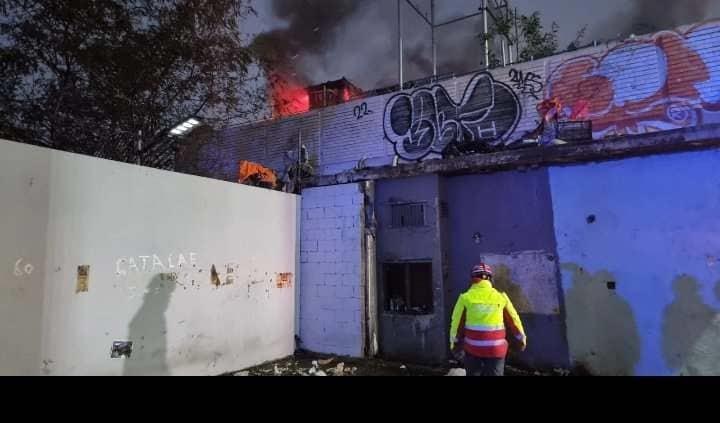 Se incendia negocio abandonado en la Industrial