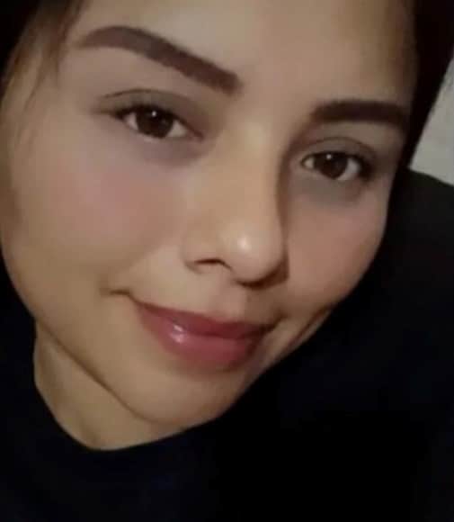 Familiares y vecinos de la joven madre de familia asesinada en su domicilio ubicado en el municipio de Pesquería, exigieron justicia a las autoridades, para que su crimen no quede impune.