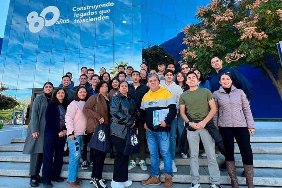 Estudiantes analizan desarrollo de microempresas