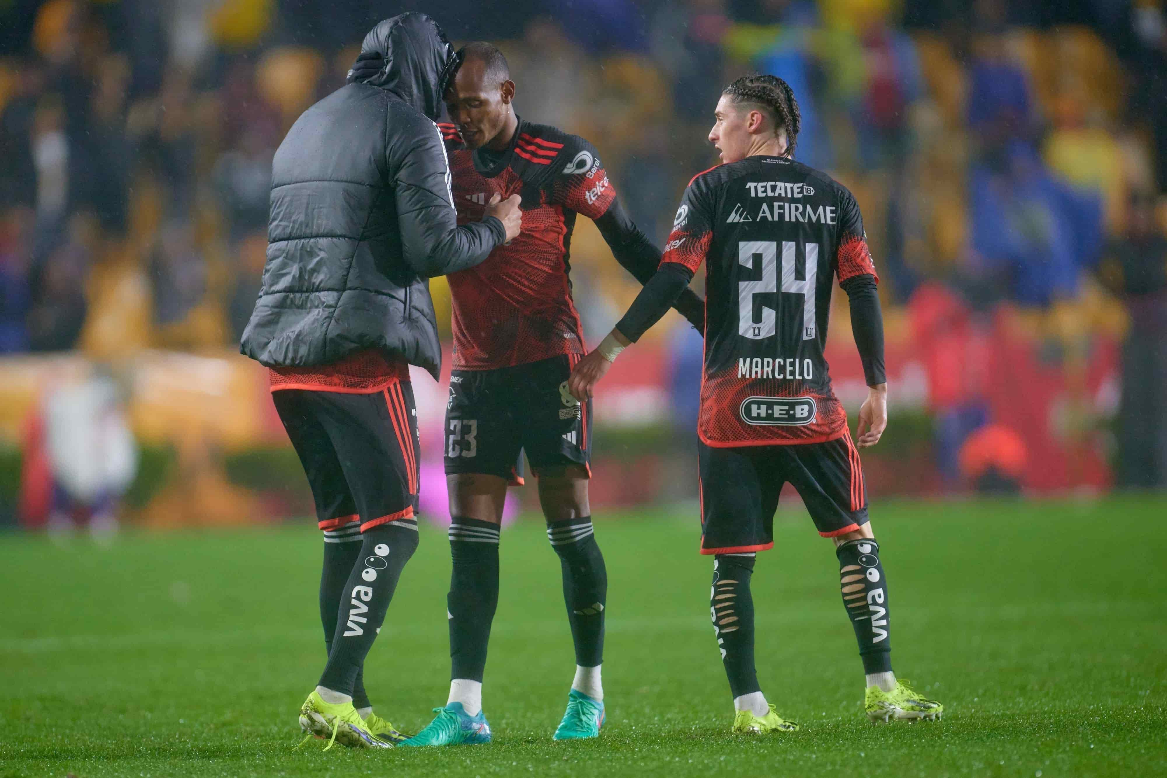 Luis Quiñones anota per el VAR lo anula.