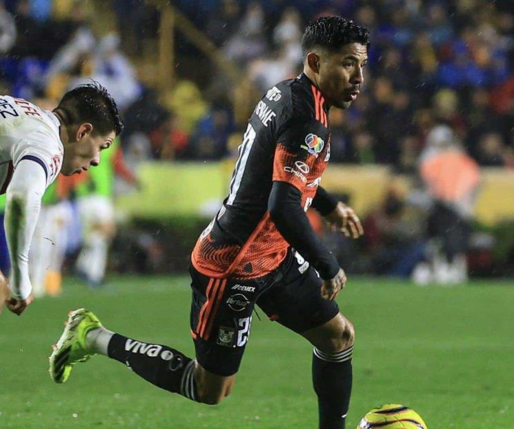 Presenta Aquino de esguince en la rodilla izquierda