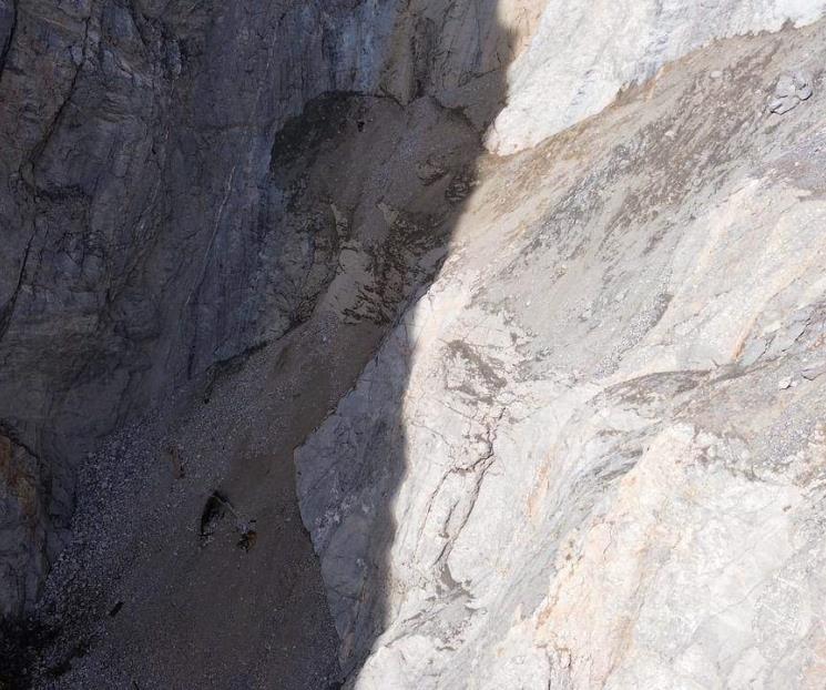 Fallece al caer a barranco