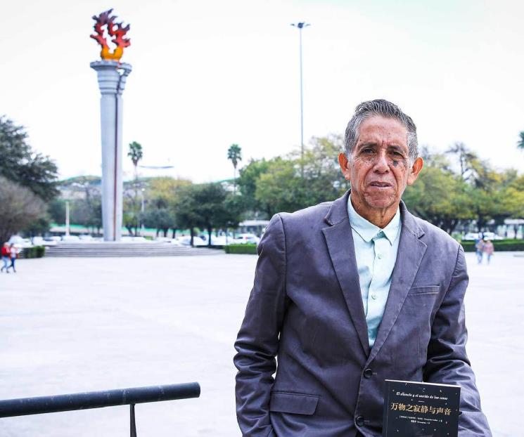 Comparte Margarito Cuéllar poemario en chino en festival de Shanghái