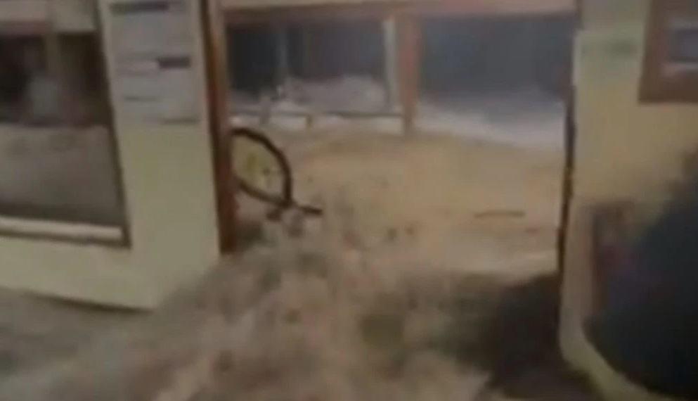 Fuertes olas destrozan base militar de EU en las Islas Marshall