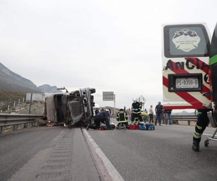 Vuelca tráiler en la Saltillo Vuelca tráiler en la Saltillo