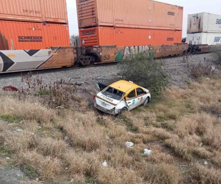 Embiste tren a taxista en Escobedo