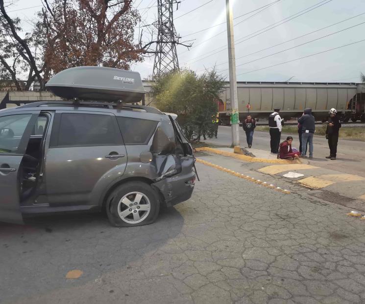 Sale vivo tras choque con el tren Sale vivo tras choque con el tren