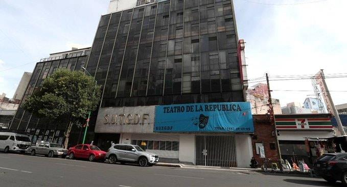 Cierra el Teatro de la República