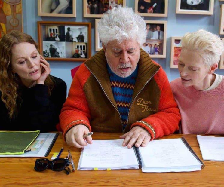 Alista Pedro Almodóvar primera película en inglés con Julianne Moore