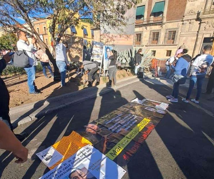 Realizan plantón familias de desaparecidos