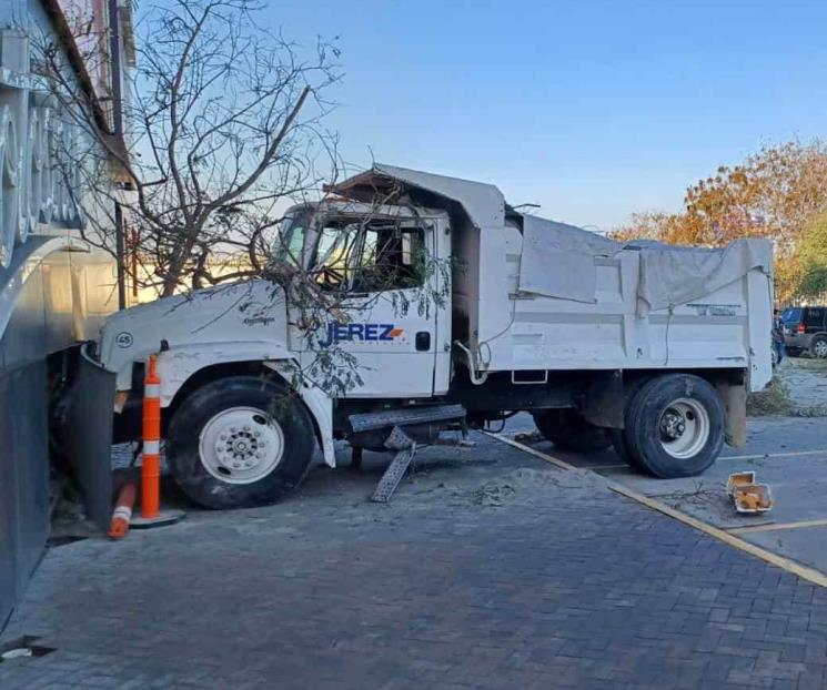 Estrella camión de carga contra paquetería