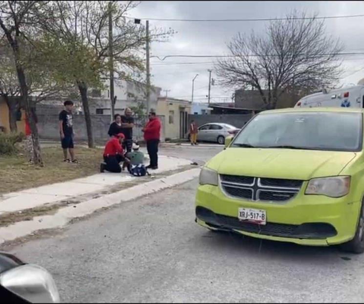 Se impacta moto contra camioneta